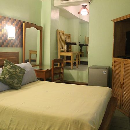 Saint Illian'S Inn Makati Makati City Esterno foto